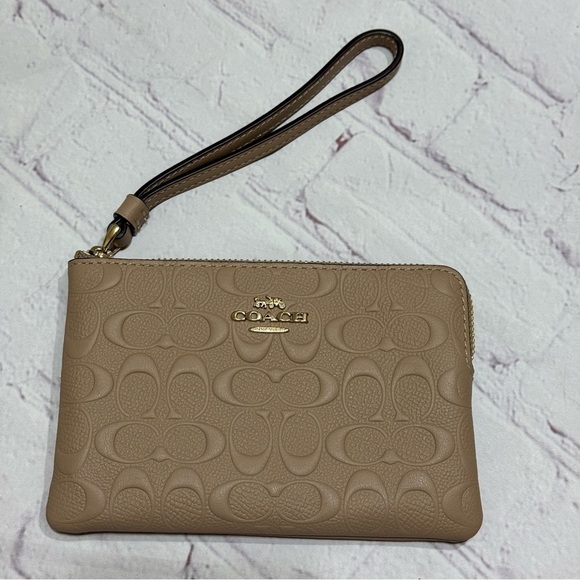 Coach Corner Zip Wristlet in Taupe grain leather with Signature C’s all over Nwt - Picture 1 of 7